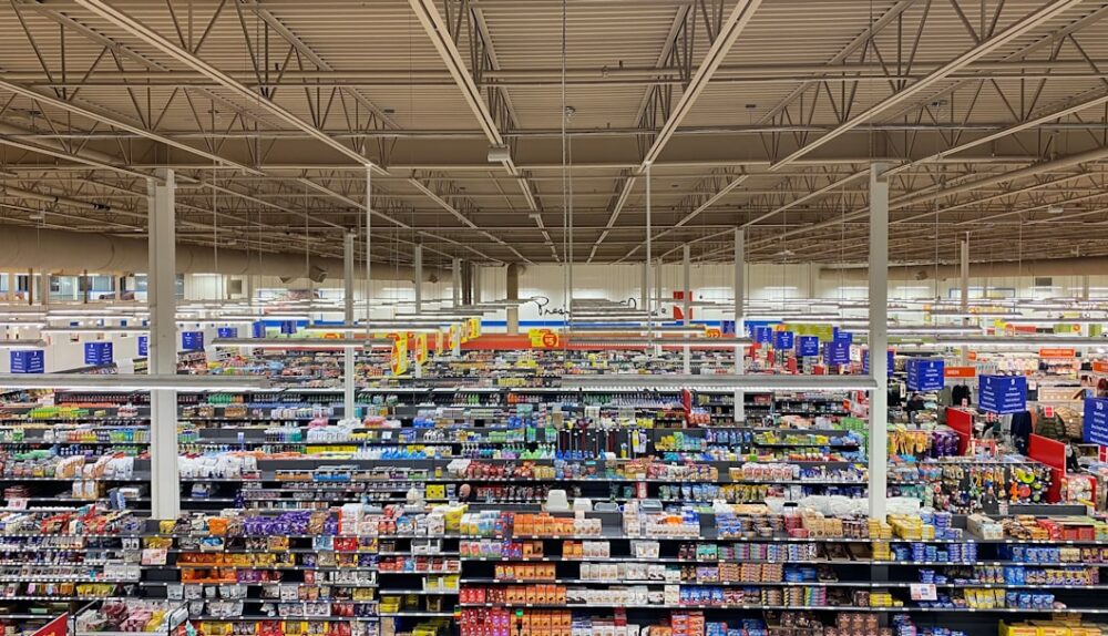 Interno di un supermercato per opportunità nella grande distribuzione